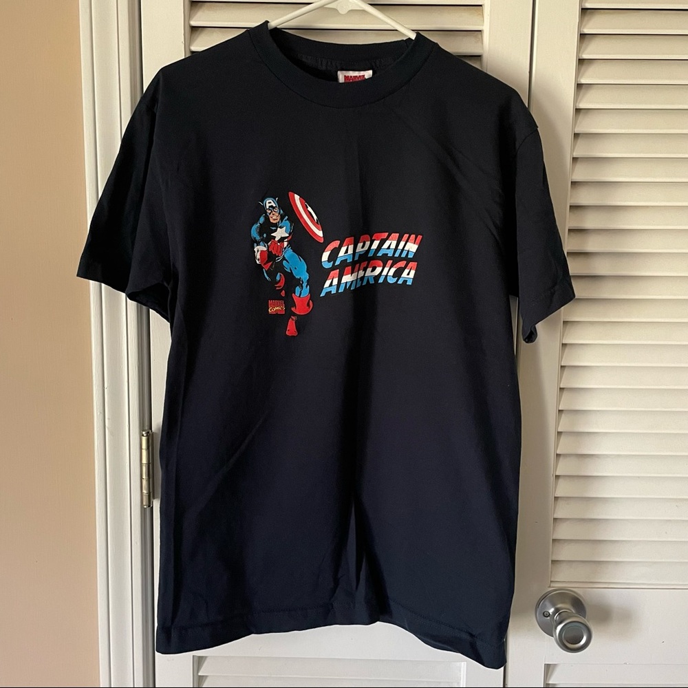 Captain America T-Shirt - Picture 2 of 4